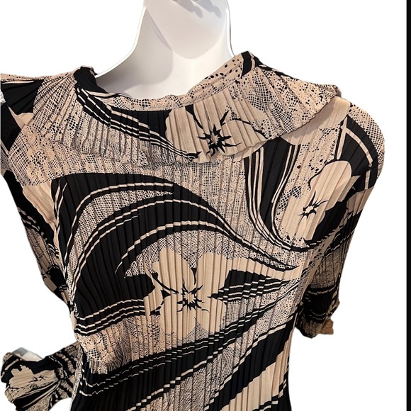 Jennifer L Lloyd Lace up Blouse size “L” - Picture 3 of 6